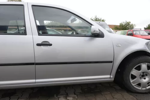 VW Golf 4 Bora Tür vorne rechts Beifahrertür 4/5-Türer + Kombi silber LA7W ref