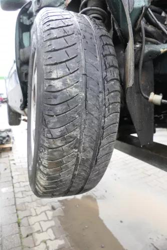 Audi A3 8L Alufelgen Reifen 195/65 R15 Sommerreifen 4-6mm 8L0601025E (160747)