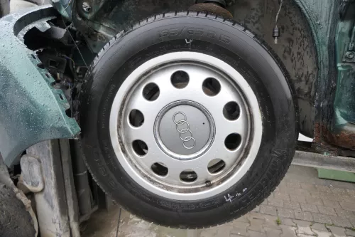 Audi A3 8L Alufelgen Reifen 195/65 R15 Sommerreifen 4-6mm 8L0601025E (160747)