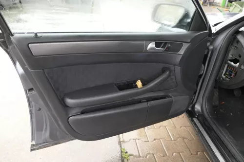 Audi A6 4B Türverkleidung Verkleidung Tür vorne hinten links rechts soul schwar (160826)