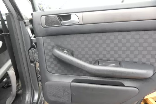 Audi A6 4B Türverkleidung Verkleidung Tür vorne hinten links rechts soul schwar (160826)