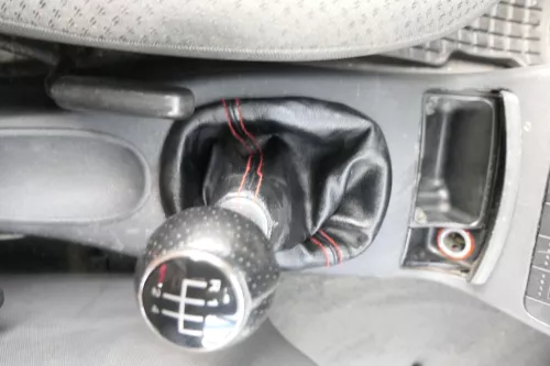 VW Lupo Polo 6N2 Schaltknauf Schaltsack Schaltknüppel schwarz rote Nähte (161338)