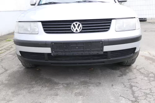 VW Passat 3B Stoßstange vorne Frontstoßstange Stoßfänger silber LB7Z grau Grill
