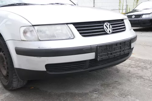 VW Passat 3B Stoßstange vorne Frontstoßstange Stoßfänger silber LB7Z grau Grill (161685)