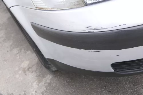 VW Passat 3B Stoßstange vorne Frontstoßstange Stoßfänger silber LB7Z grau Grill (161685)