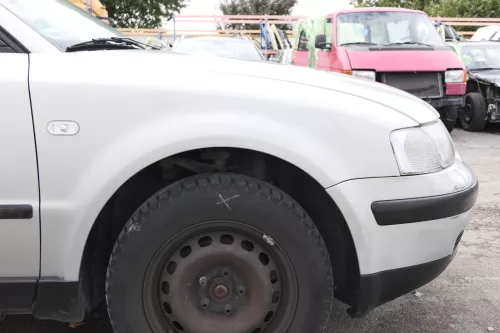 VW Passat 3B Kotflügel vorne rechts silber LB7Z grau