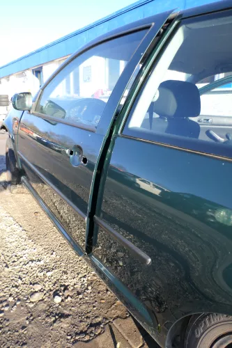 VW Golf 4 Tür vorne links Fahrertür 2/3-Türer grün LC6M brightgreen ohne Anbaute (161858)