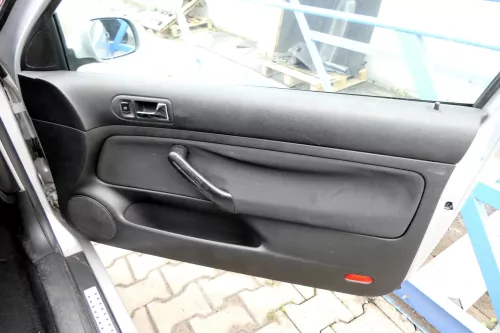 VW Golf 4 2/3-Türer Türverkleidung Verkleidung Tür vorne rechts schwarz