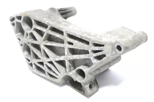 Audi A2  Motorhalter Halter an Motor rechts 045199207G Stütze