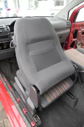 VW Fox Sitz Fahrersitz vorne links OHNEAirbag höhenverstellbar  v (162341)