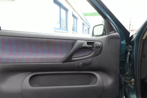 VW Polo 6N Türverkleidung Verkleidung Tür vorne links 2/3-Türer lila (162584)
