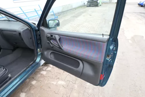 VW Polo 6N Türverkleidung Verkleidung Tür vorne rechts 2/3-Türer lila (162585)