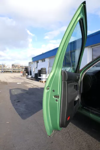 VW Golf 4 Tür vorne links Fahrertür 2/3-Türer grün LA6P ohneAnbauteile (162594)