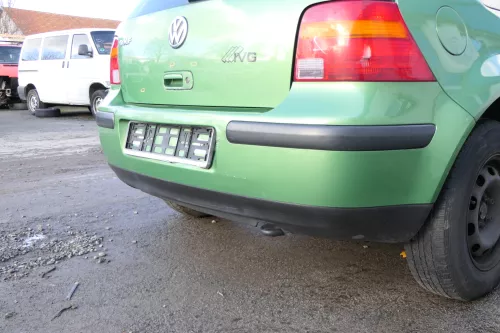 VW Golf 4 Limousine Stoßstange hinten Heckstoßstange Stoßfänger grün LA6P (162596)