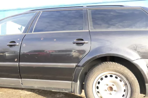 VW Passat 3B 3BG Kombi Variant Tür hinten links schwarz LC9Z magic
