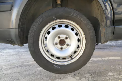 4x Felgen Caddy 2K 195/65 R15 Winterreifen Felge 6jx15H2 ET47 Reifen 2K0601027 (162648)