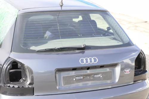 Audi A3 8L Facelift Heckklappe Kofferraumklappe Klappe hinten grau (evtl. LY7K ? (162761)