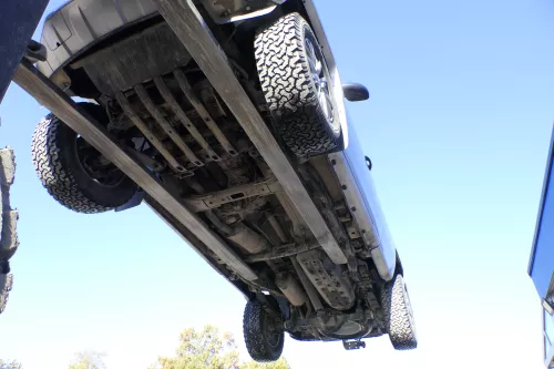 VW Amarok 2H Radlager Achsschenkel Achsnabe 2H0407257J links vorne 17.000km