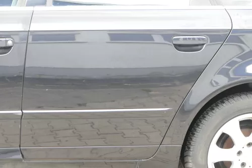 Audi A4 B7 8E Tür hinten links schwarz LZ9Y Kombi mit Scheibe und Rahmen (162971)