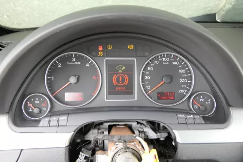 Audi A4 8E B7 Tacho Tachometer Kombiinstrument 8e0920932 243.000KM TDI Diesel