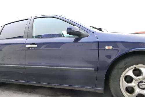 Seat Leon Toledo 1M Tür vorne rechts Beifahrertür blau LB5N -ohne Anbauteile