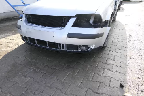 VW Passat 3BG Stoßstange vorne Frontstoßstange Stoßfänger silber LA7W reflexsilb (163297)