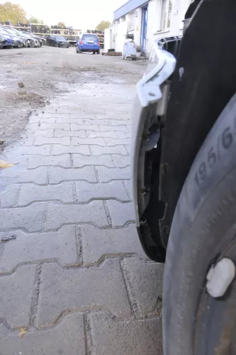 VW Passat 3BG Stoßstange vorne Frontstoßstange Stoßfänger silber LA7W reflexsilb (163297)