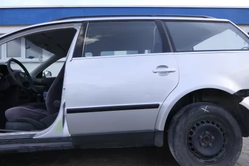 VW Passat 3B 3BG Kombi Variant Tür hinten links silber LA7W reflexsilber