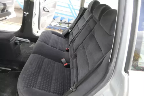 VW Passat 3B 3BG Kombi Variant Sitz Rückbank Rücksitzbank 3 Punkt Gurt dunkel (163306)