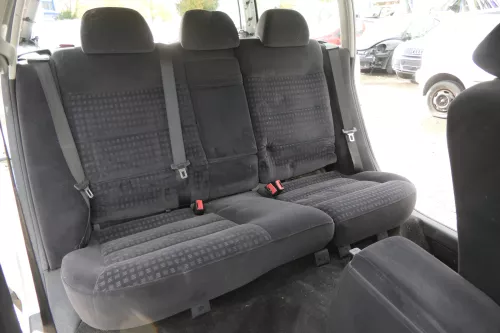 VW Passat 3B 3BG Kombi Variant Sitz Rückbank Rücksitzbank 3 Punkt Gurt dunkel