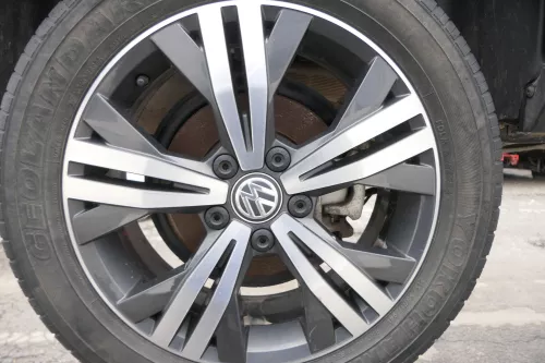 Caddy Alltrack Golf Reifen Sommerreifen 215/55 ZR17 98W 2K5601025P Felgen 2-7mm (163458)