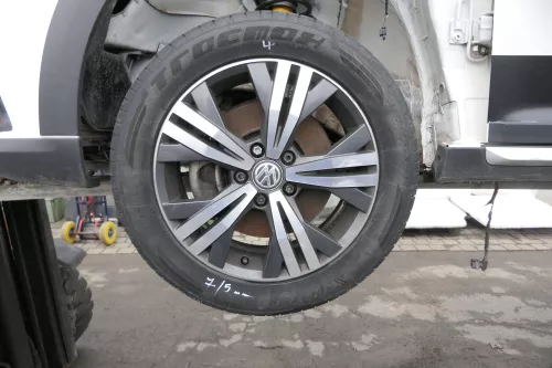 Caddy Alltrack Golf Reifen Sommerreifen 215/55 ZR17 98W 2K5601025P Felgen 2-7mm (163458)