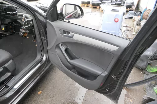 Audi A4 8K B8 Türverkleidung Verkleidung Tür vorne + hinten links + rechts schwa (163592)