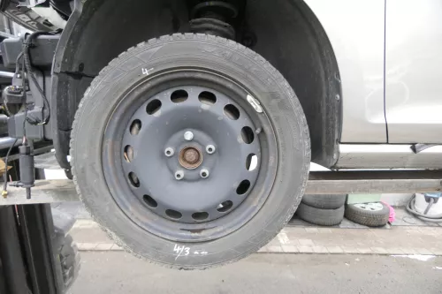 VW Golf 7 5G Reifen Winterreifen 205/55 R16 91TH Stahlfelgen Felgen 3-6mm