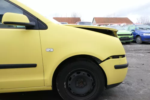 VW Polo 9N Kotflügel vorne rechts gelb LD1B bis ca.Bj.2004 - Rost