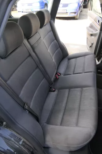 Audi A4 B5 Sitz Sitze hinten Rückbank Rücksitzbank Kombi schwarz Kopfstützen (163998)