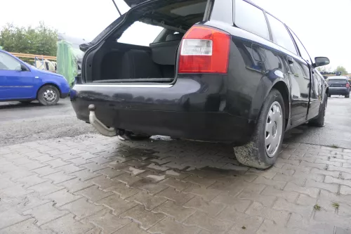 Audi A4 8E B6 Kombi Avant Stoßstange hinten mit Spoiler schwarz LZ9W (164236)