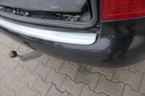 Audi A4 8E B6 Kombi Avant Stoßstange hinten mit Spoiler schwarz LZ9W (164236)