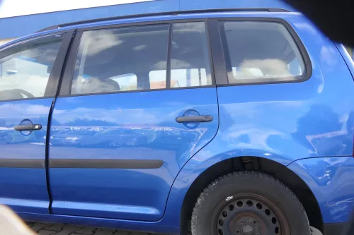 VW Touran 1T 1T3 Tür hinten links blau LA5X und Scheibe ohne Anbauteile