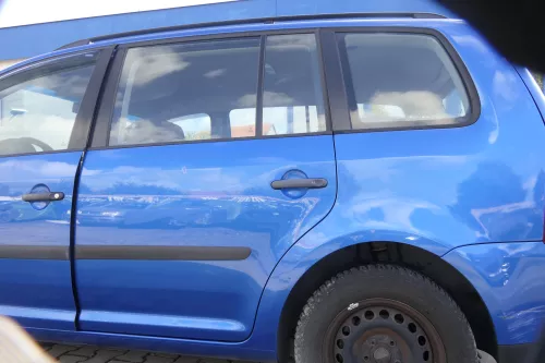 VW Touran 1T 1T3 Tür hinten links blau LA5X und Scheibe ohne Anbauteile