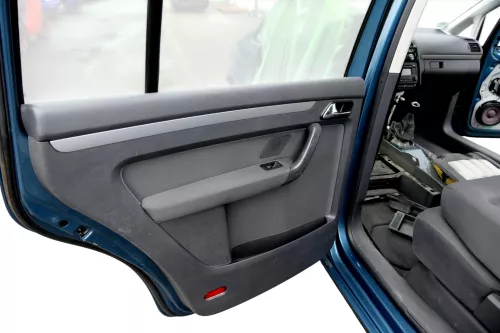 VW Touran 1x Türverkleidung Verkleidung Tür hinten links anthrazit Lautsprecher (164467)