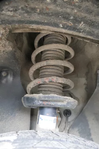 1x VW Eos Golf 5 V Touran Stoßdämpfer Federbein Feder 1K0411105DA vorne Sport (164529)