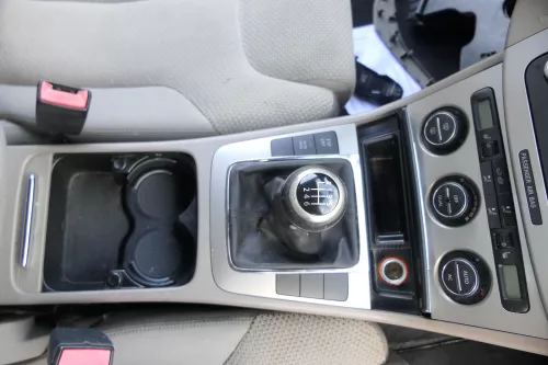 Passat 3C Mittelkonsole Verkleidung Radio Klappe Abdeckung Dekor silber edelstah (164577)