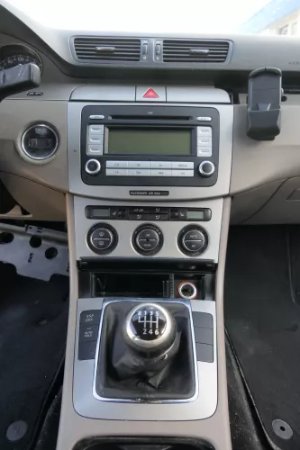 Passat 3C Mittelkonsole Verkleidung Radio Klappe Abdeckung Dekor silber edelstah (164577)