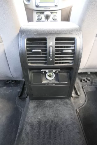 VW Passat 3C Mittelarmlehne Armlehne Fach Deckel braun latte macchiato (164585)