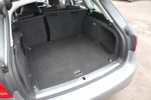 Audi A4 B8 8K Variant Kombi Verkleidung Teppich Kofferraum Boden schwarz