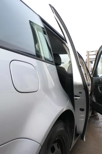 VW Golf 4 Bora Tür hinten rechts nur Kombi /Variant silber LA7W indigoblau ohnAn (164634)