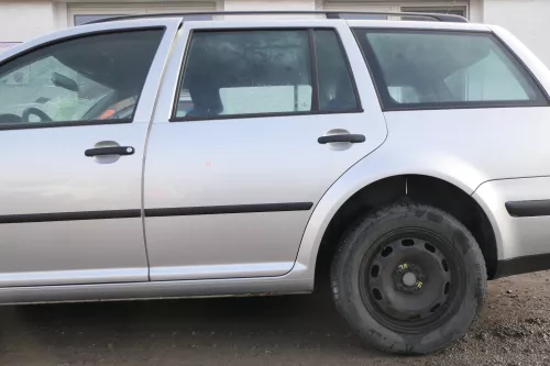 VW Golf 4 Bora Tür hinten links nur Kombi / Variant silber LA7W reflexsilber m 8