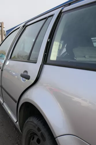 VW Golf 4 Bora Tür hinten links nur Kombi / Variant silber LA7W reflexsilber m 8 (164636)