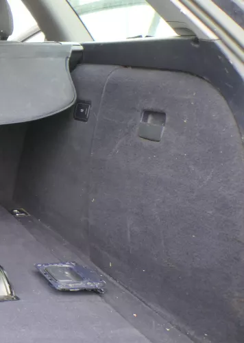 Audi A4 8E Abdeckung Verkleidung Kofferraum hinten rechts Seite 8E9863880D blau